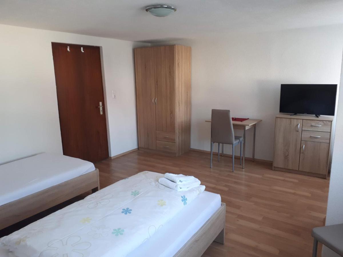 Neu renovierte Monteurzimmer an der B27 Rottweil Balingen Exterior foto